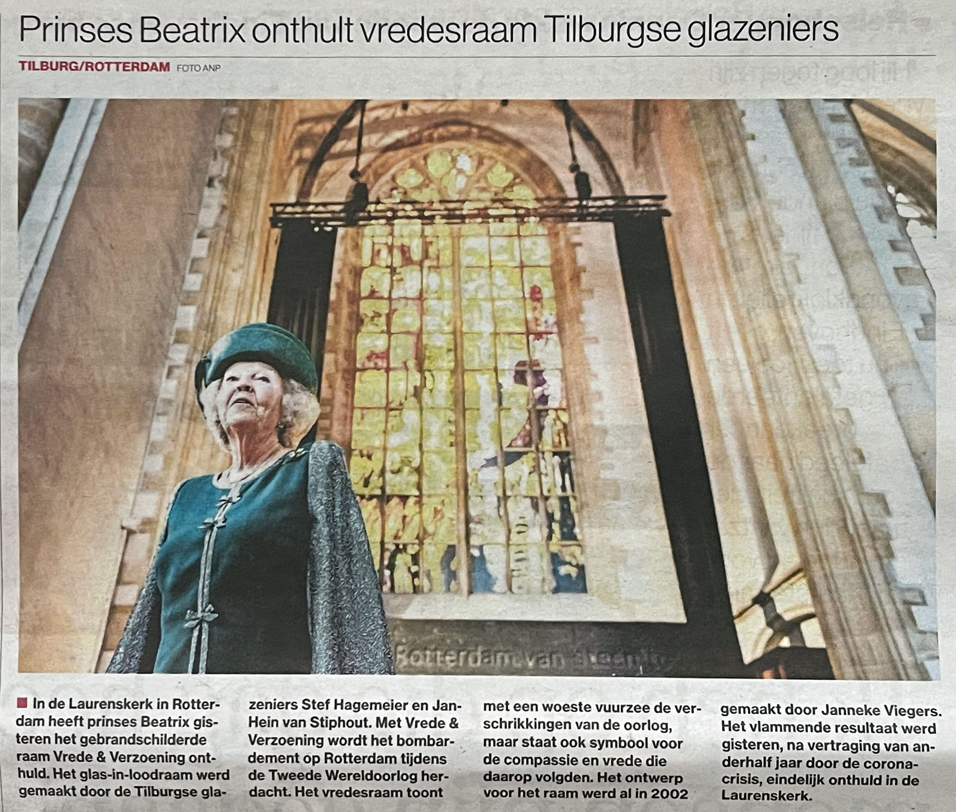 Onthulling raam Laurenskerk Rotterdam door prinses Beatrix